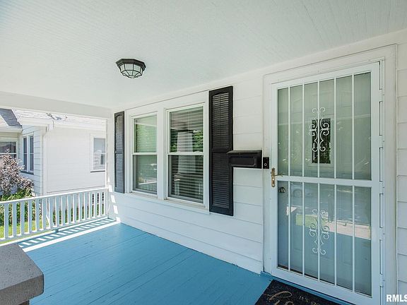 4th image of 2616 Carey Ave