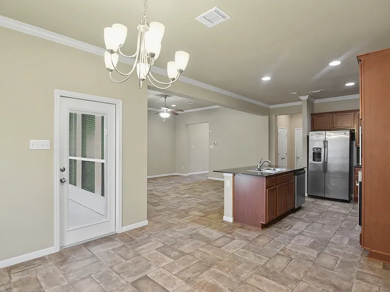 410 Stonehouse Ln — Photo 7