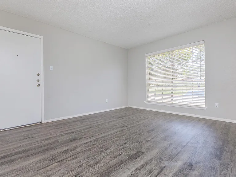 Bel Air Creekside — Photo 48