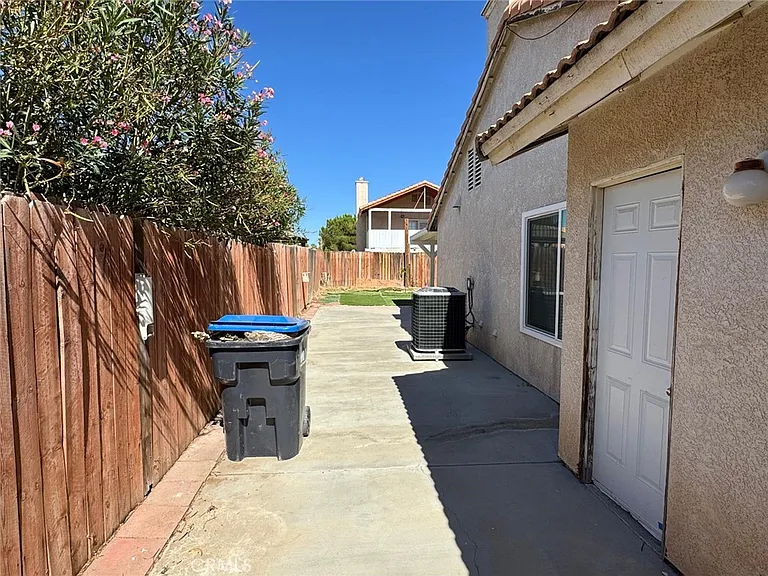 1229 Onyx Dr — Photo 23