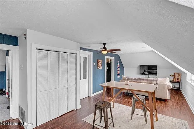 129 W Ormsby Ave — Photo 2