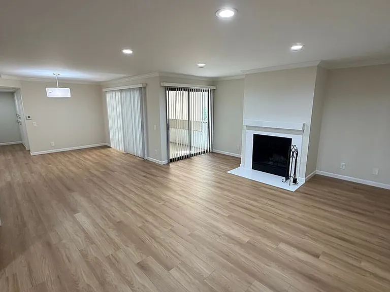 15323 Weddington Street — Photo 8
