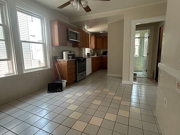 4th image of 15 Phillips St Floor 2