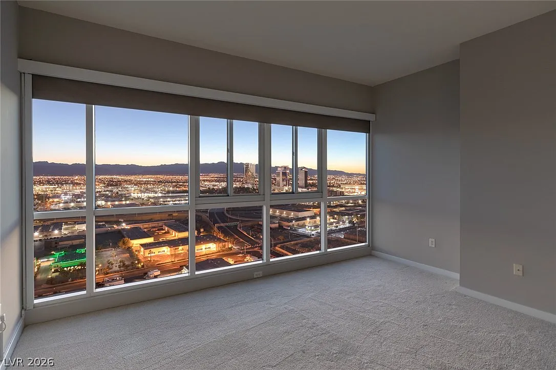 Panorama Towers — Photo 4