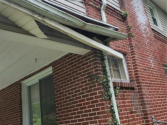 3rd image of 327 W Hudson Ave