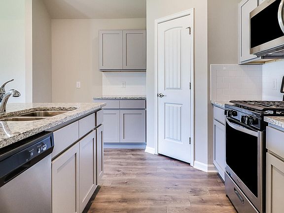 4th image of 368 Crowne Parc Dr