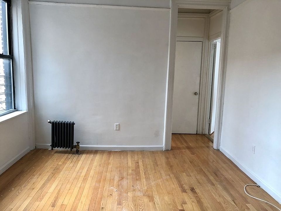 2nd image of 556 W 188th St APT 6A