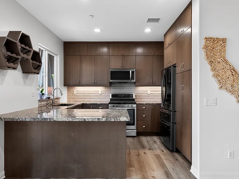 1357 Sky Ridge Ct — Photo 3