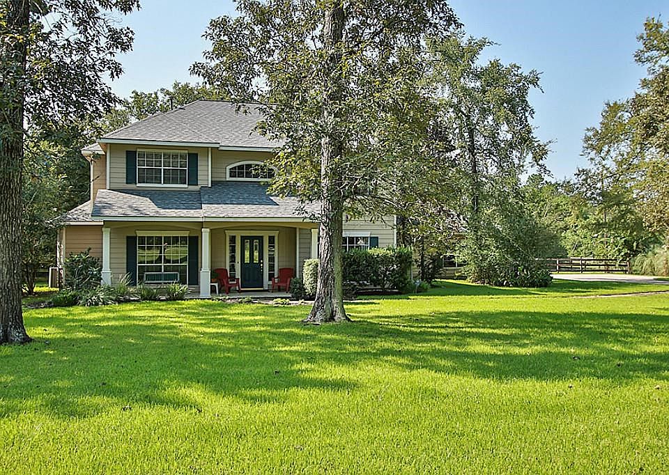 Beautiful home located in a well established neighborhood and at the end of a cul-de-sac street.