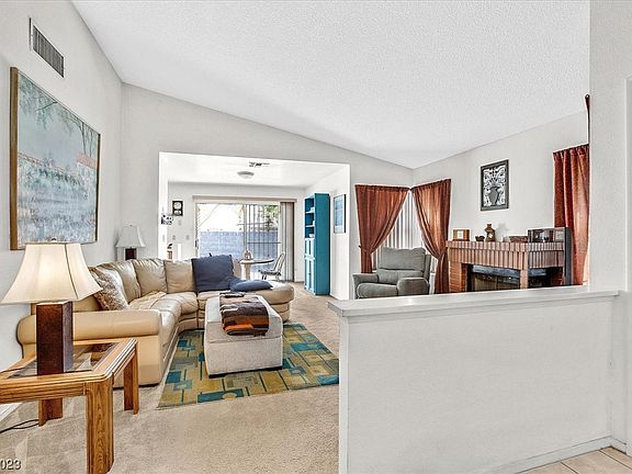 4th image of 676 Almondale Ave
