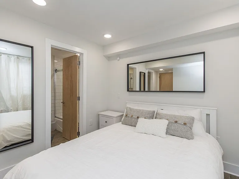 8017 Winston Rd #6R — Photo 9