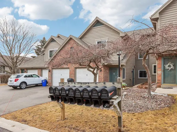 18695 Brookfield Lake COURT #34, Brookfield, WI 53045