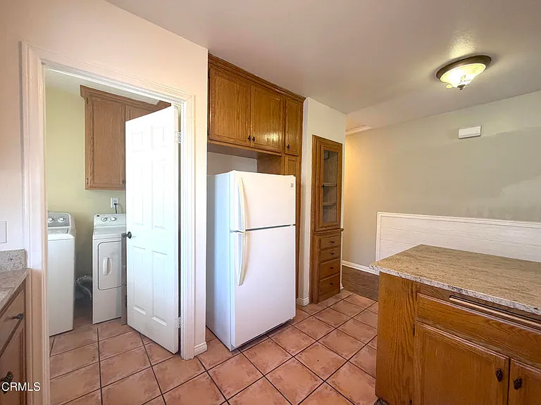 156 S Pacific Ave — Photo 8