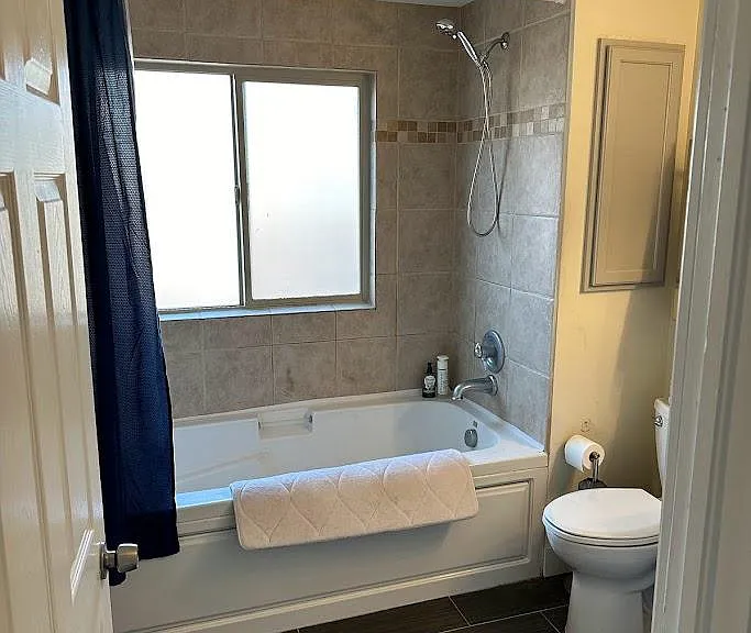 1421 N Pearl St #6 — Photo 13
