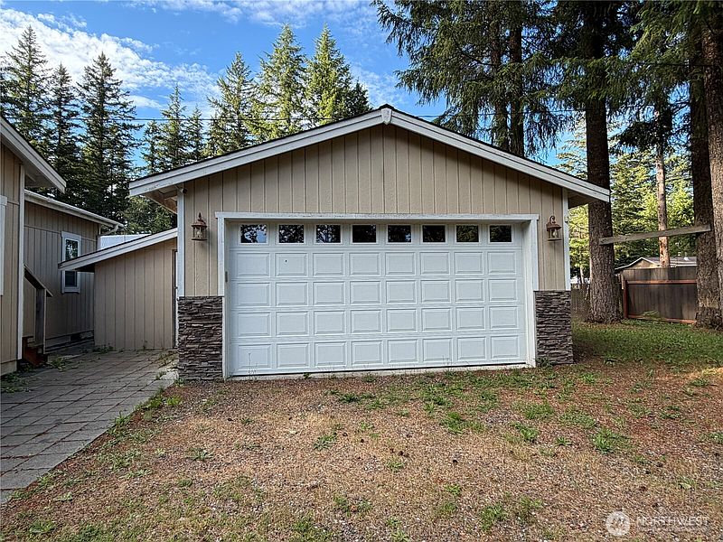 3rd image of 8595 Golden Valley Drive