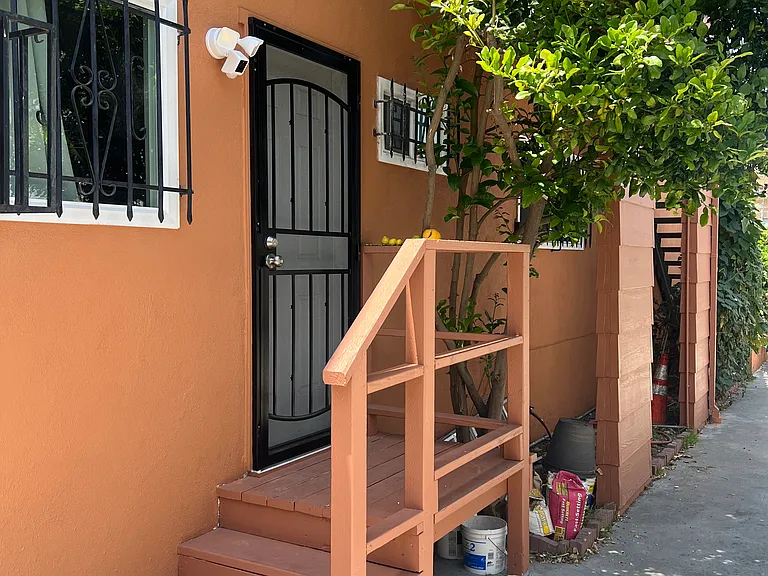 1832 S Curson Ave — Photo 7