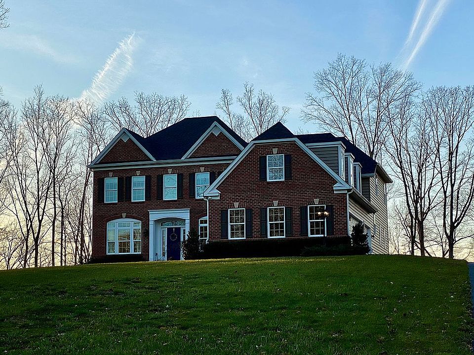 2nd image of 120 Genevieve Ct