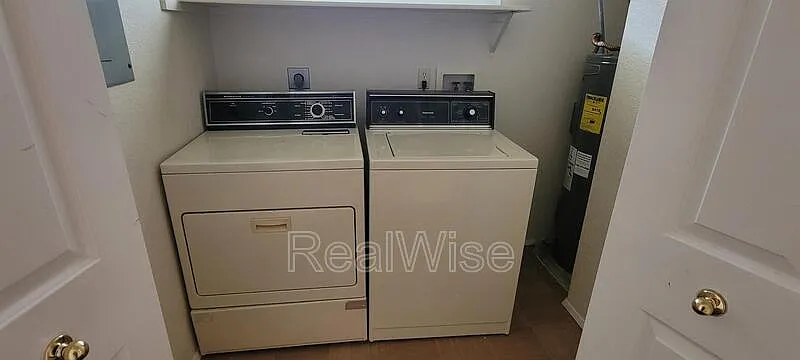 2 bed, 1.0 bath, 1000 sqft, $1,295 — Photo 4