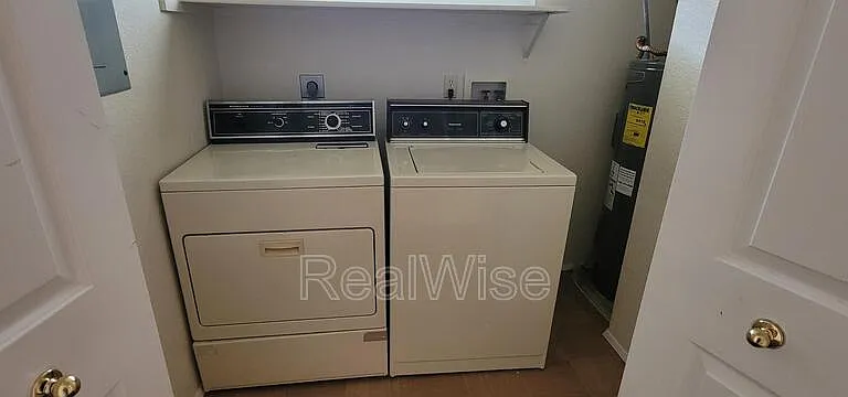 1806 Medart Ln — Photo 4