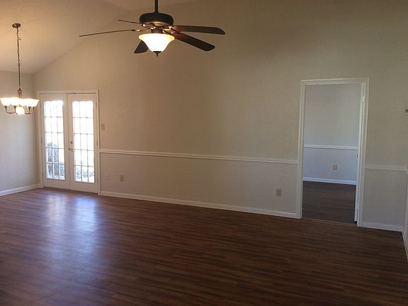 3rd image of 2918 Walnut Springs Dr