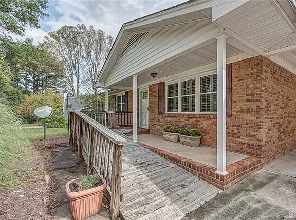 4th image of 203 Timberlane Dr