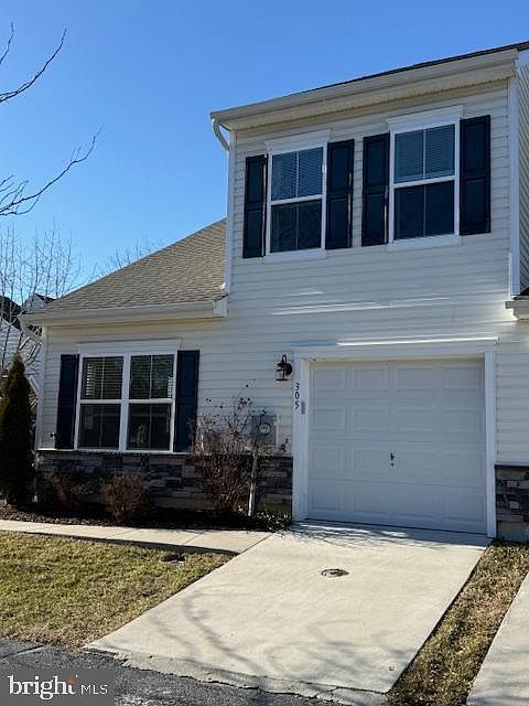 1st image of 305 Bethune Dr