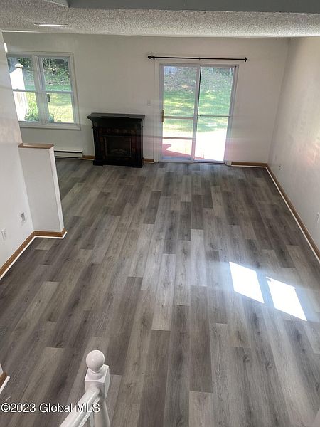 5th image of 4041 Chaucer Place