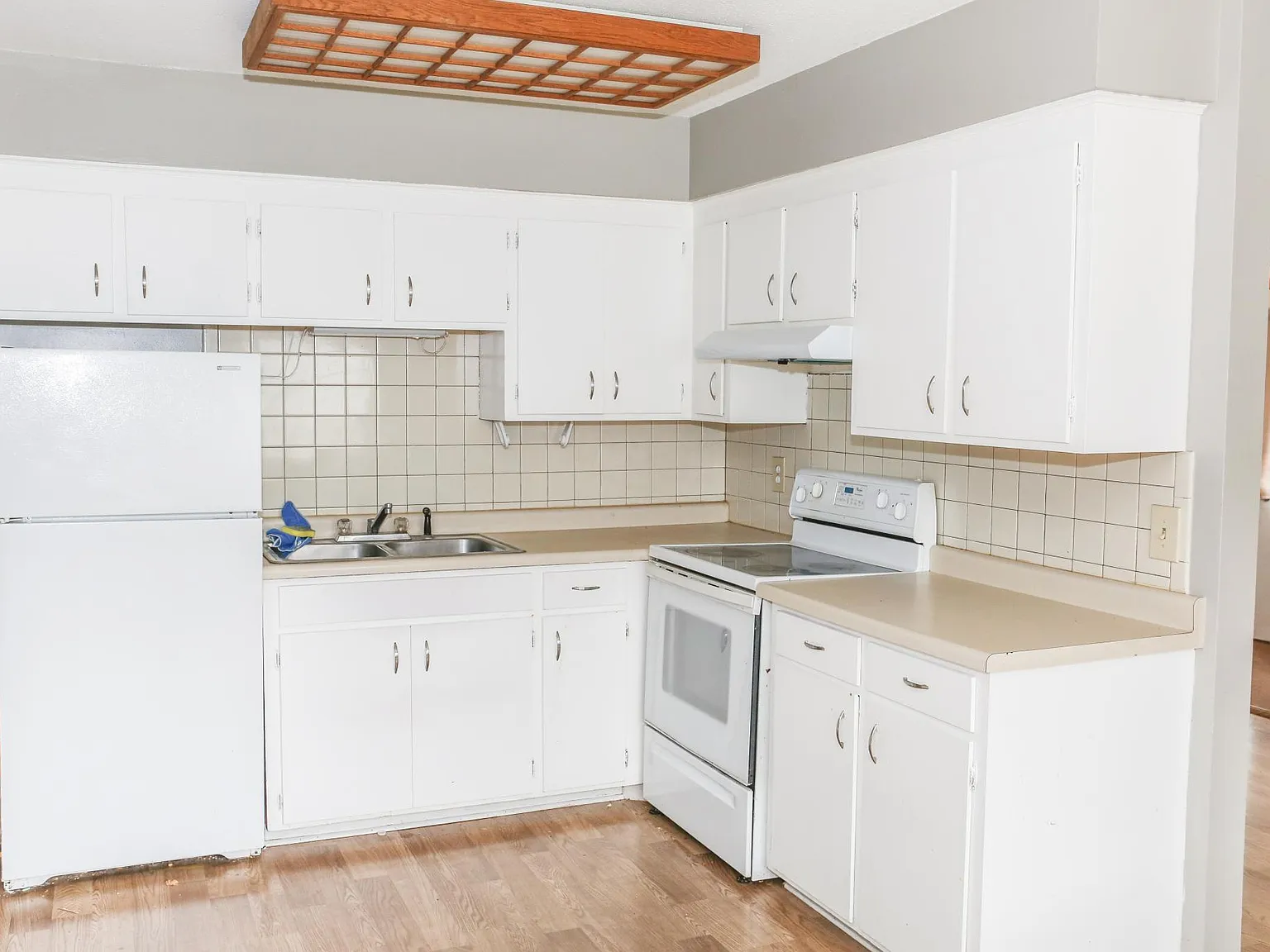 2 bed, 1000 sqft, $1,595 — Photo 2