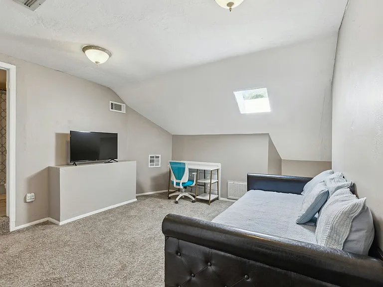 1101 Glenwood Ave — Photo 33