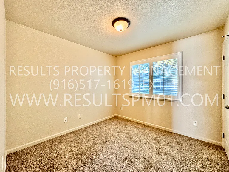 1529 Blue Squirrel St — Photo 10