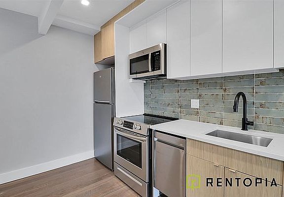 3rd image of 415 Manhattan Ave #6