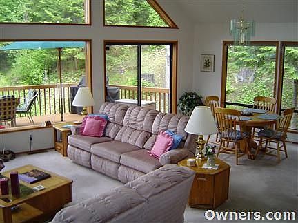 Living Room / Dining Area