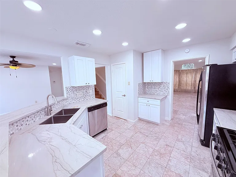 13407 Carruth Ln — Photo 5