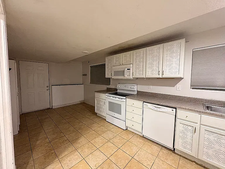 3 bed, 1500 sqft, $1,600 — Photo 2