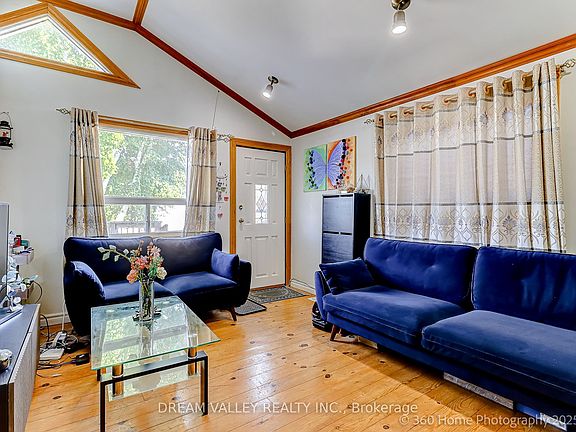 5th image of 96 Laurel Ave