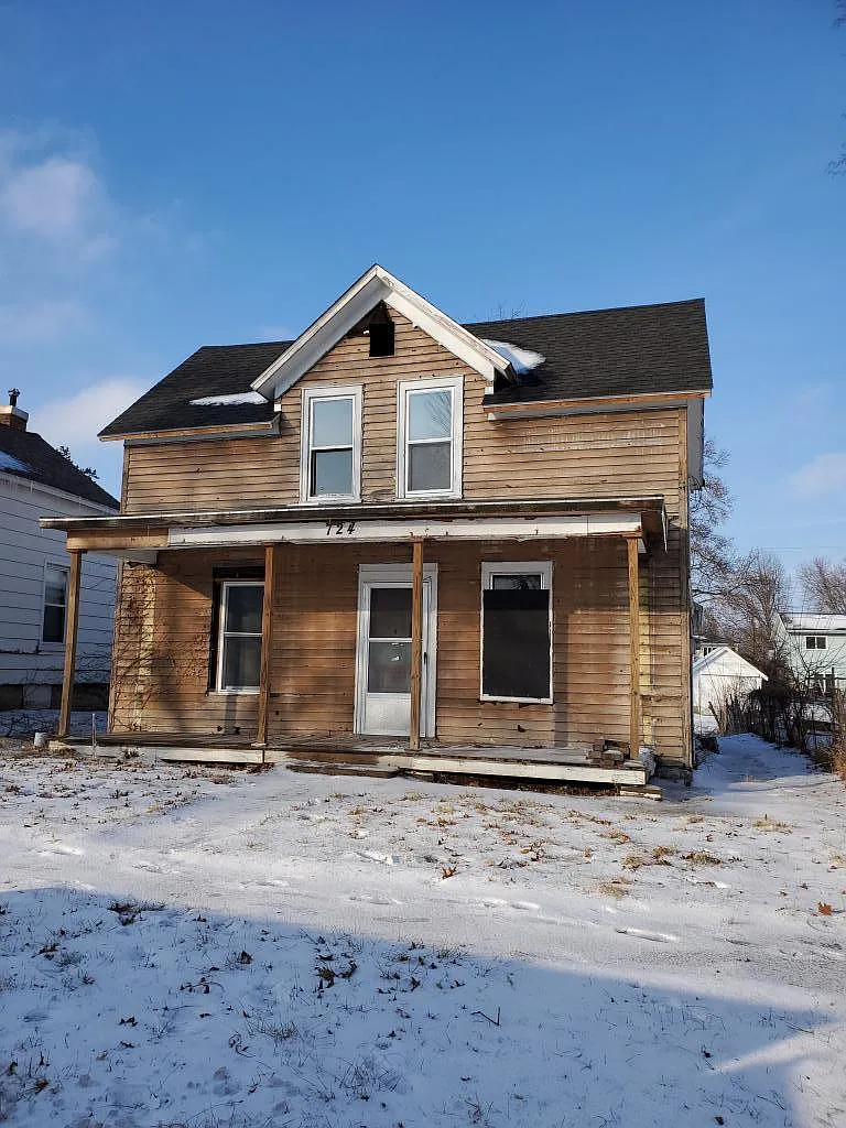 724 Louisa St photo 1