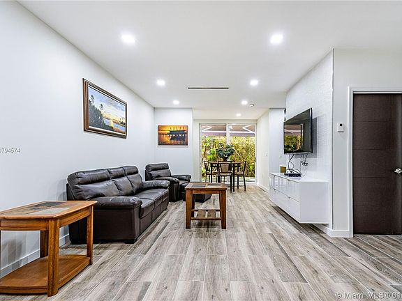 2nd image of 2539 S Bayshore Dr APT 120A