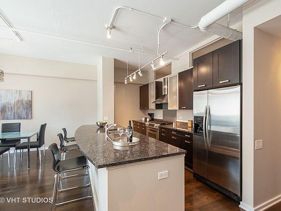 4th image of 240 E Illinois St APT 406