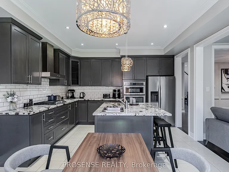 8 Macbean Cres — Photo 25