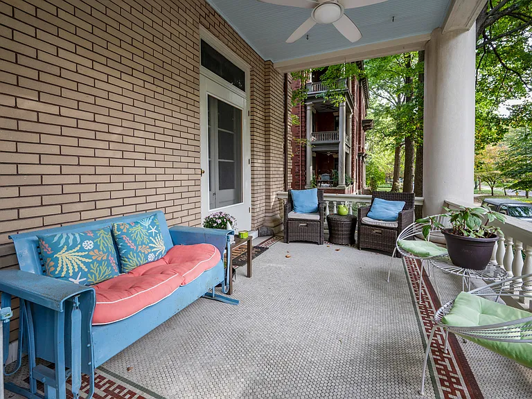 25 Hampton Ct #7 — Photo 6
