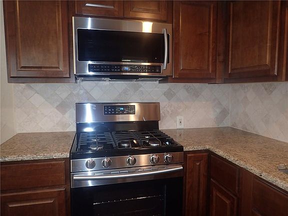2nd image of 1826 Skylark Dr