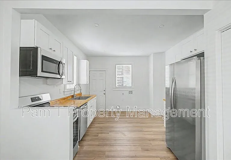 613 W 39th St #A — Photo 15