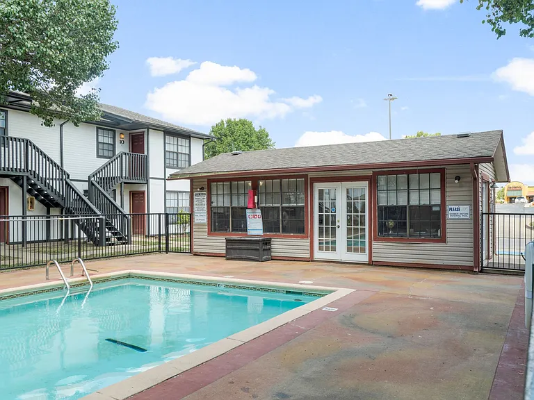 Twin Oaks - $500 Off First Months Rent! — Photo 17