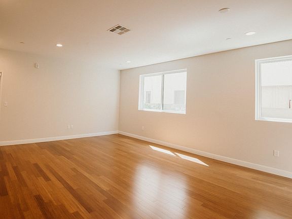 5th image of 1452 S Bedford St #10