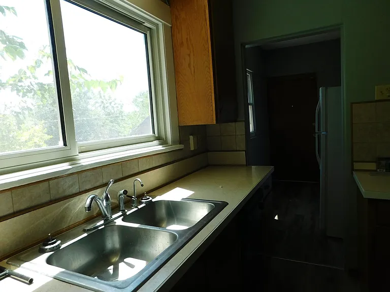 113 S Oak St — Photo 4