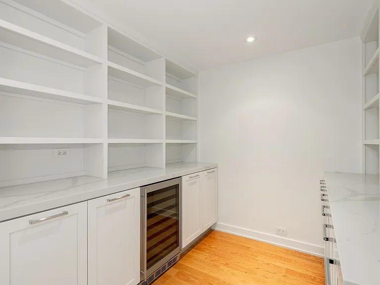 180 E Pearson St #4706 — Photo 10