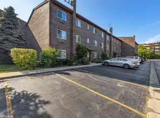 1321 E Turtle Creek Cir APT B, Palatine, IL 60074