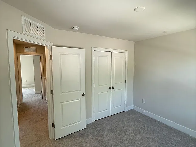 2104 Winterberry Ln — Photo 14