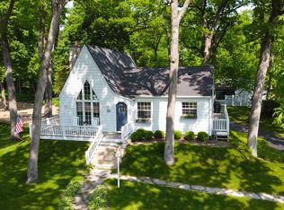 852 Sauganash Dr, Fontana, WI 53125