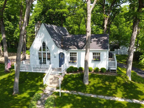 852 Sauganash DRIVE, Fontana, WI 53125